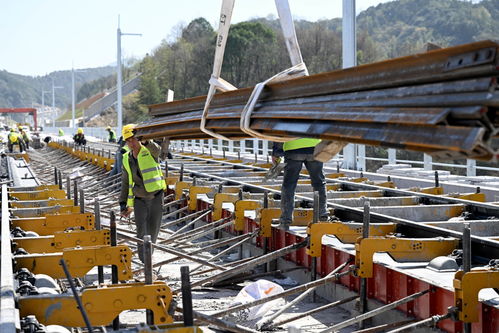 池黄铁路无砟轨道施工全速推进，为高质量开通奠定坚实基础